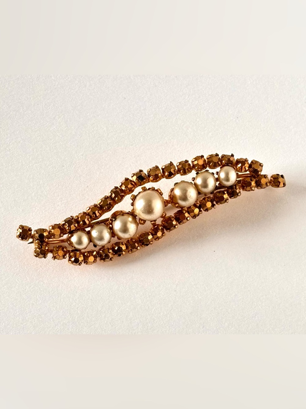 VTG Rhinestone Glass & Faux Pearl Brooch MCM Gold Tone Metal 1960's - Picture 2 of 5